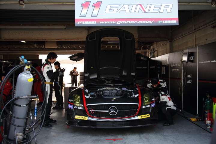 公式テスト岡山: 平中克幸／ビヨン・ビルドハイム組（GT300:GAINER DIXCEL SLS）