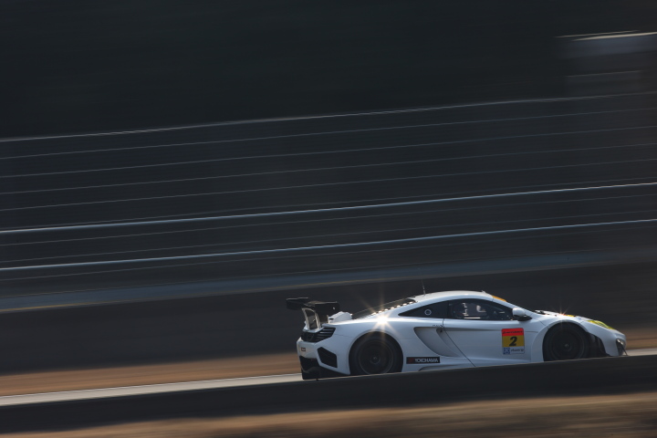 公式テスト岡山: 高橋一穂／加藤寛規組（GT300:シンティアム・アップル・MP4-12C）