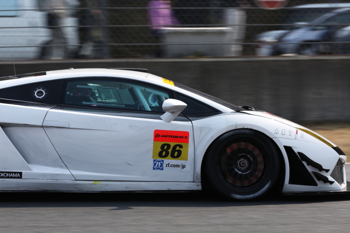 公式テスト岡山: 山西康司／細川慎弥／エイドリアン・ザウグ組（GT300:JLOCランボルギーニGT3）