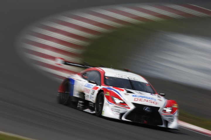 公式練習: 石浦宏明／オリバー・ジャービス組（GT500:DENSO KOBELCO SARD RC F）