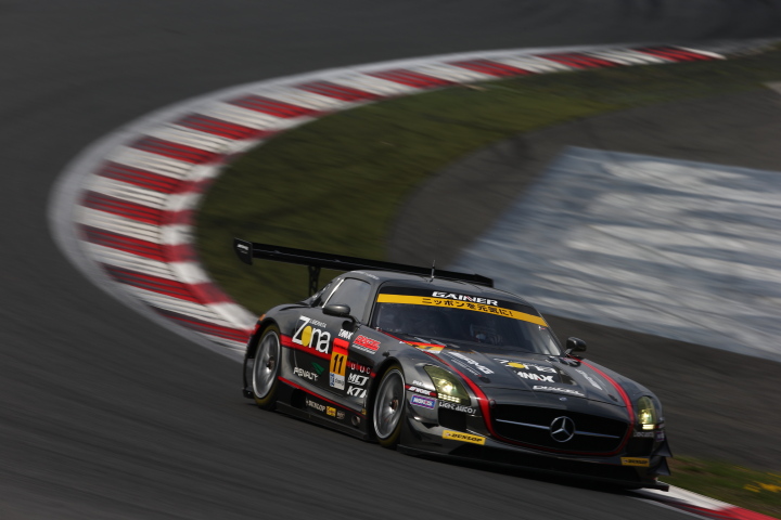 公式練習: 平中克幸／ビヨン・ビルドハイム組（GT300:GAINER DIXCEL SLS）