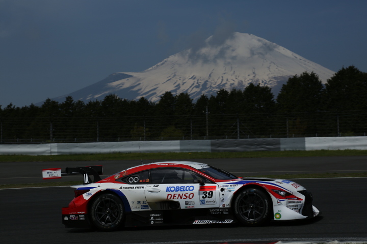 公式練習: 石浦宏明／オリバー・ジャービス組（GT500:DENSO KOBELCO SARD RC F）