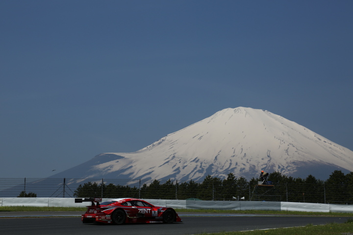 公式練習: 立川祐路／平手晃平組（GT500:ZENT CERUMO RC F）