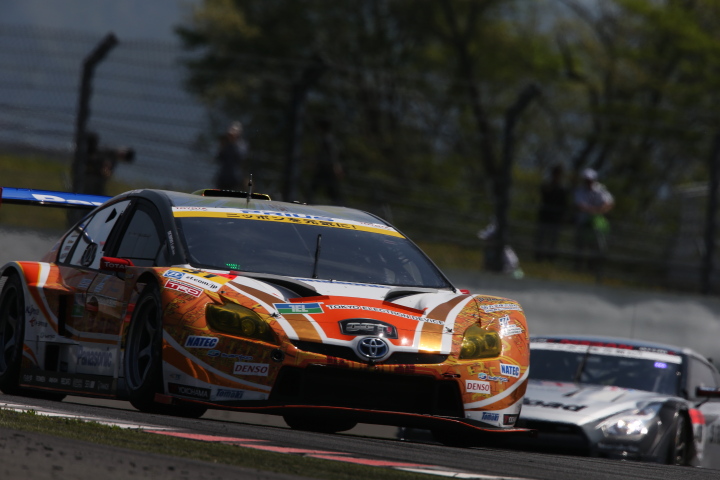 公式練習: 新田守男／嵯峨宏紀組（GT300:OGT Panasonic PRIUS）