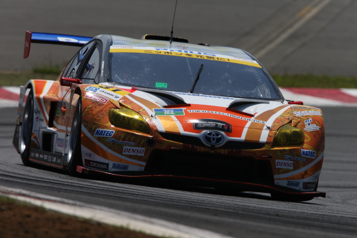 公式練習: 新田守男／嵯峨宏紀組（GT300:OGT Panasonic PRIUS）