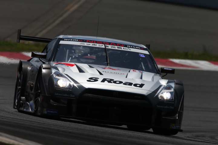 公式練習: 本山哲／柳田真孝組（GT500:S Road MOLA GT-R）