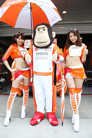 ピットウォーク: エネゴリくんとレースクイーン