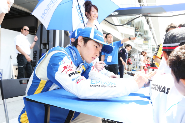 ピットウォーク: 中嶋大祐（GT500:Epson NSX CONCEPT-GT）