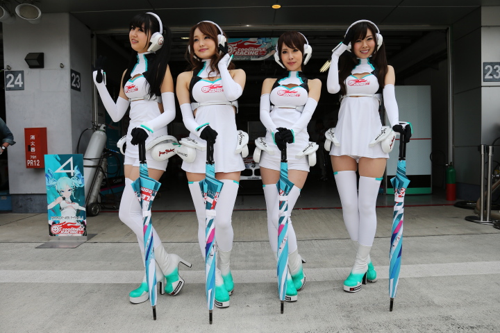 ピットウォーク: レースクイーン