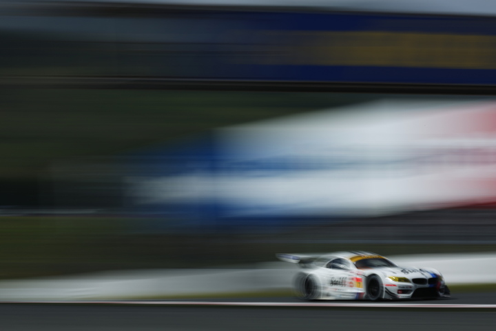 ノックアウト予選: ヨルグ・ミューラー／荒聖治組（GT300:Studie BMW Z4）