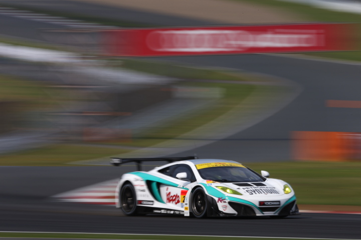 ノックアウト予選: 高橋一穂／加藤寛規組（GT300:シンティアム・アップル・MP4-12C）