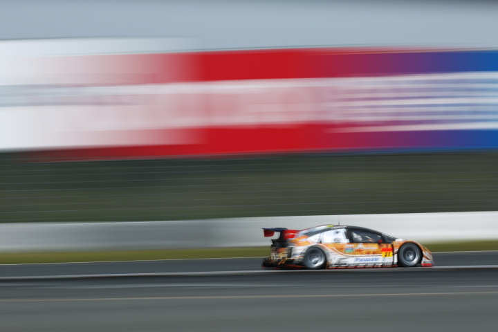 ノックアウト予選: 新田守男／嵯峨宏紀組（GT300:OGT Panasonic PRIUS）