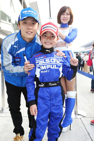 キッズウォーク: 安田裕信（GT500:カルソニックIMPUL GT-R）と子供