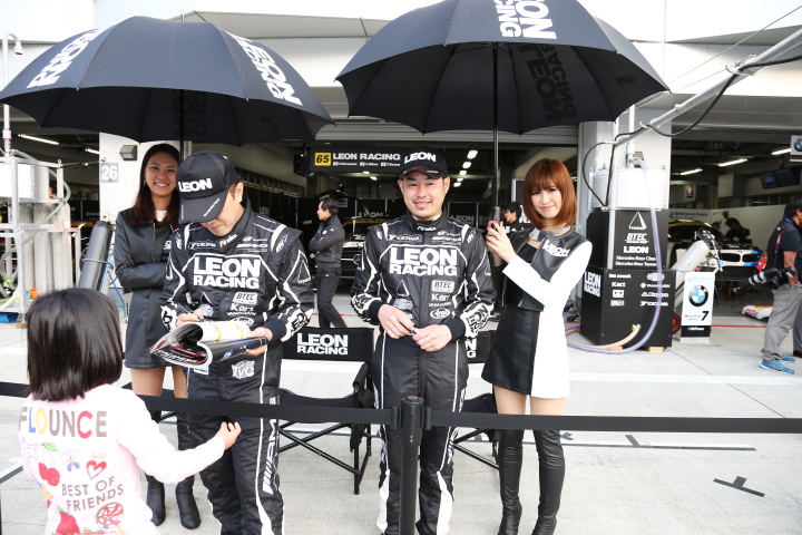 キッズウォーク: 黒澤治樹／峰尾恭輔／黒澤翼組（GT300:LEON SLS）