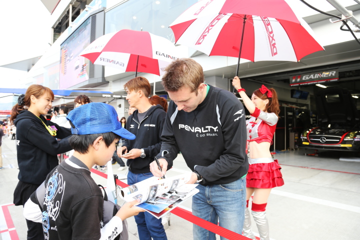 キッズウォーク: ビヨン・ビルドハイム（GT300:GAINER DIXCEL SLS）