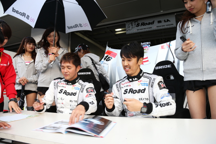 キッズウォーク: 本山哲／柳田真孝組（GT500:S Road MOLA GT-R）