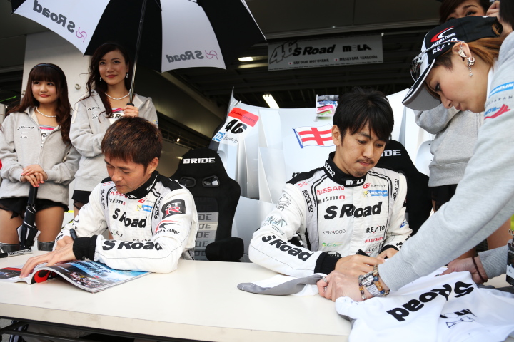 キッズウォーク: 本山哲／柳田真孝組（GT500:S Road MOLA GT-R）