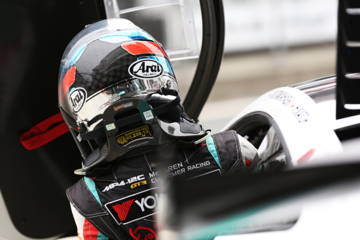 公式練習: 加藤寛規（GT300:シンティアム・アップル・MP4-12C）