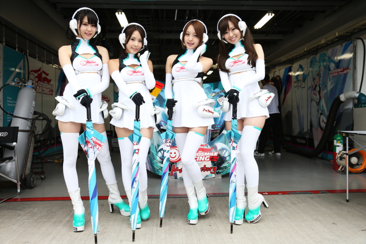 ピットウォーク: レースクイーン