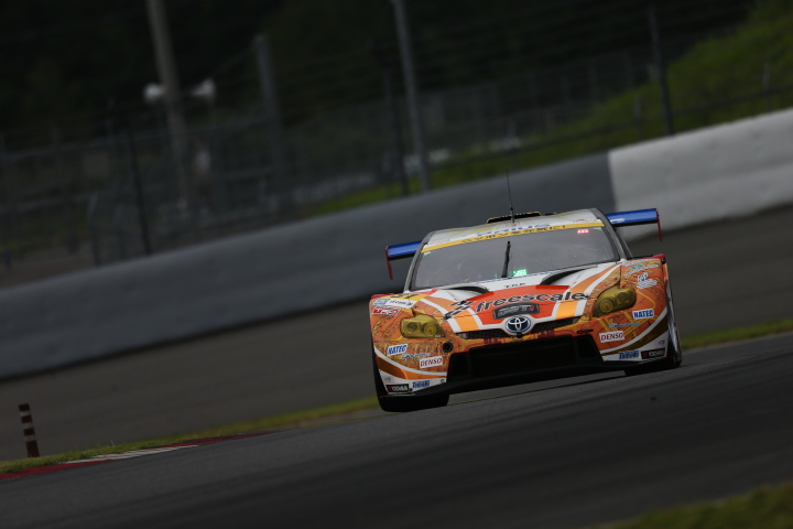 ノックアウト予選Q2: 新田守男（GT300:OGT Panasonic PRIUS）