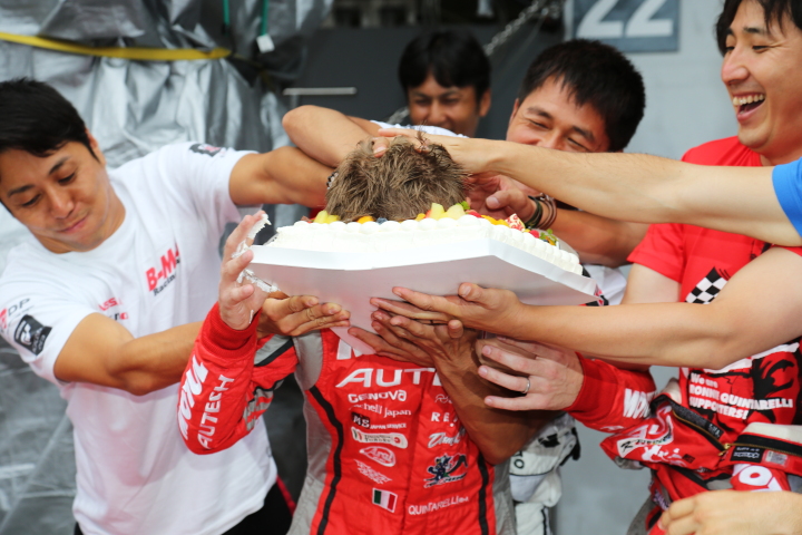 GTキッズウォーク: ロニー・クインタレッリ、誕生祝いパーティー