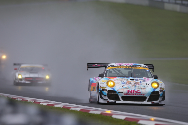 フリー走行: 白坂卓也／アンドレ・クート組（GT300:国立音ノ木坂学院NACポルシェwith DR）