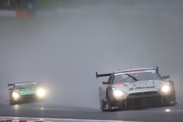 フリー走行: 本山哲／柳田真孝組（GT500:S Road MOLA GT-R）