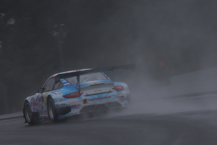 フリー走行: 白坂卓也／アンドレ・クート組（GT300:国立音ノ木坂学院NACポルシェwith DR）