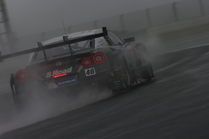 フリー走行: 本山哲／柳田真孝組（GT500:S Road MOLA GT-R）