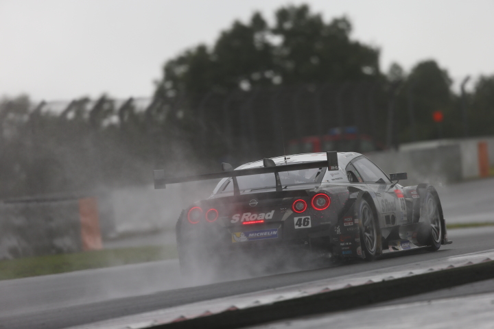 フリー走行: 本山哲／柳田真孝組（GT500:S Road MOLA GT-R）