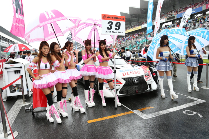 スターティンググリッド: 松田次生／ロニー・クインタレッリ組（GT500:MOTUL AUTECH GT-R）