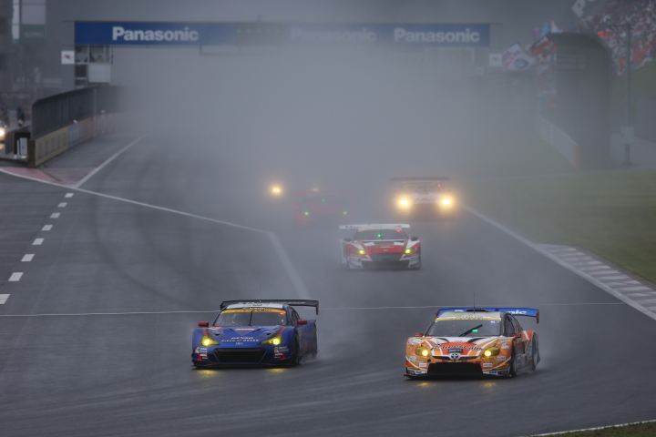 決勝レース: GT300クラスのスタートシーン