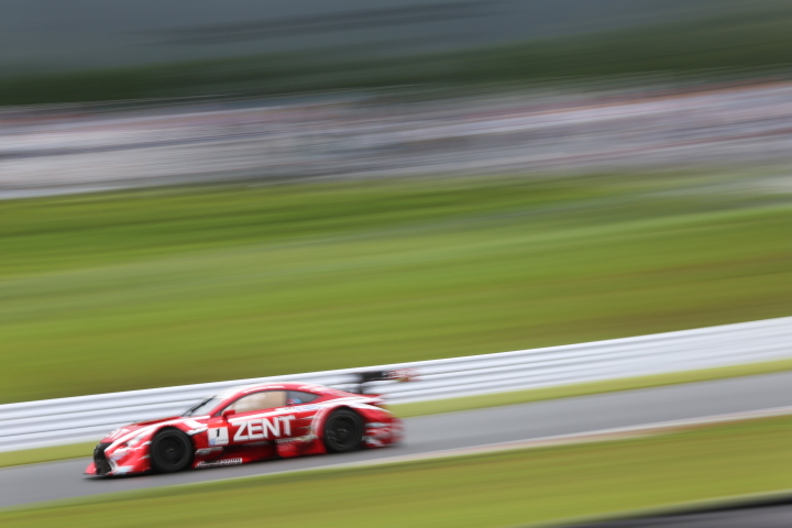 決勝レース: 立川祐路（GT500:ZENT CERUMO RC F）