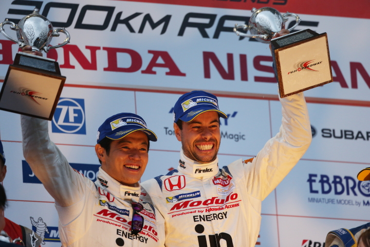 決勝レース: GT500で優勝した山本尚貴／フレデリック・マコヴィッキィ組（ウイダー モデューロ NSX CONCEPT-GT）