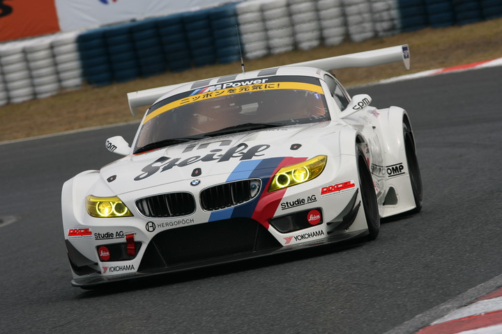 公式練習: GT300クラストップタイムはヨルグ・ミューラー／荒聖治組（Studie BMW Z4）