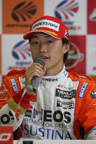 公式予選記者会見: GT500クラスポールポジションの国本雄資（ENEOS SUSTINA RC F）