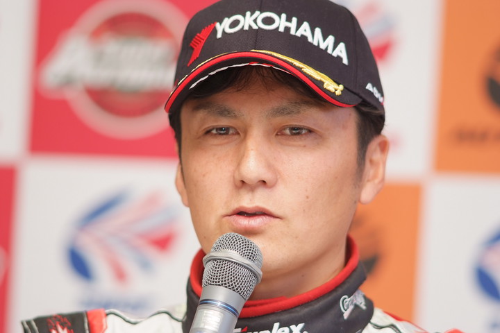 GT300クラス優勝の谷口信輝（グッドスマイル 初音ミク Z4）