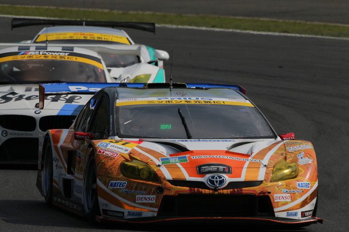 GT300クラス決勝6位は新田守男／嵯峨宏紀組（OGT Panasonic PRIUS）