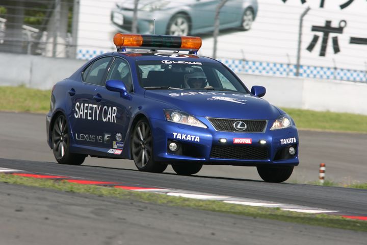 レースは3度のSCが導入される波乱の展開となった