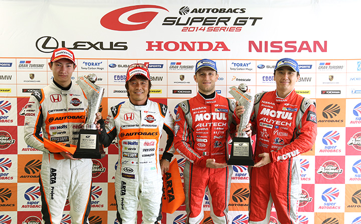 決勝フォトセッション: 両クラスのウィナーたち