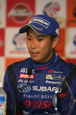 公式予選記者会見: GT300クラスポールポジションの井口卓人（SUBARU BRZ R&D SPORT）