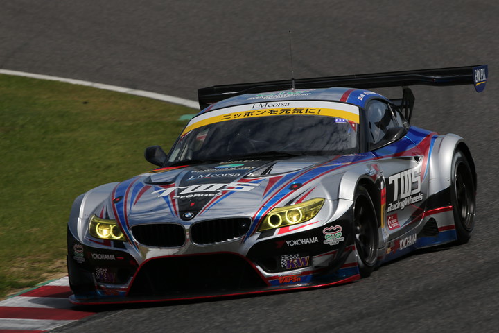 250km経過時点でGT300クラス2位を走る飯田章／吉本大樹／佐藤晋也組（TWS LM corsa BMW Z4）