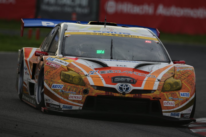 GT300クラス決勝2位は新田守男／嵯峨宏紀組（OGT Panasonic PRIUS）