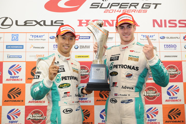 決勝フォトセッション: GT500クラスのウィナー