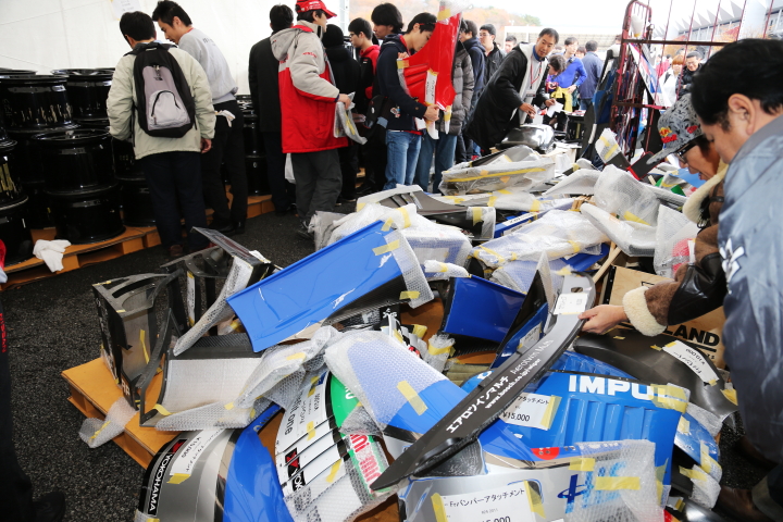 コンドーレーシングのガレージセール