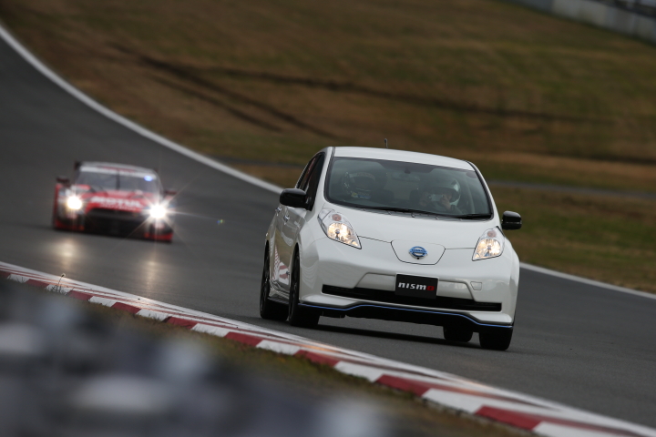 電気自動車のニッサンリーフ。環境への取り組みもアピールした