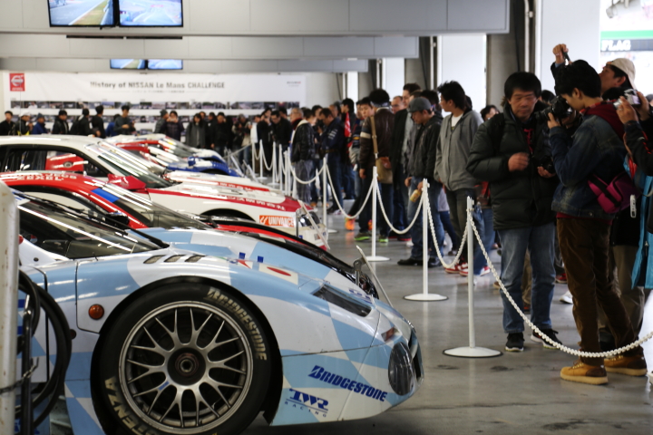 ずらりと並べられた日産、往年の名車