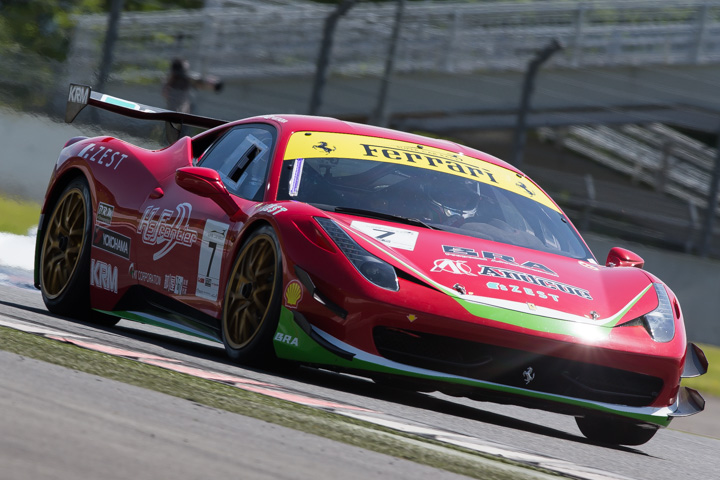 カテゴリー2、ポールポジションは片岡龍也／濱田孝典組（KRM AZEST F458）