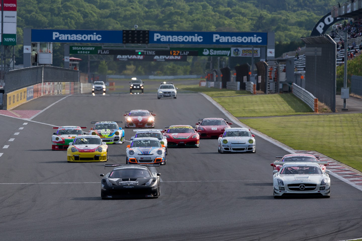 60分間の決勝レースがスタートした