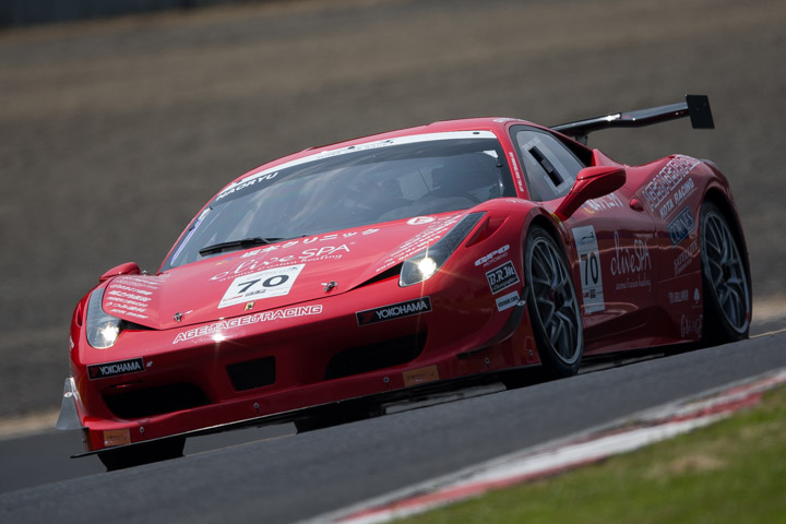 カテゴリーⅡポールポジションはナオリュウ／佐々木孝太組（AGE-AGE-458）